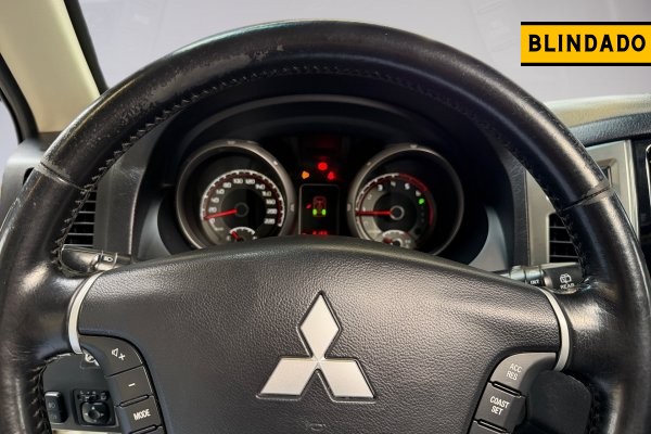 MITSUBISHI PAJERO FULL 3.2 HPE 4X4 16V TURBO INTERCOOLER DIESEL 4P AUTOMÁTICO 2016/2017 MITSUBISHI PAJERO FULL 3.2 HPE 4X4 16V TURBO INTERCOOLER DIESEL 4P AUTOMÁTICO 2016/2017